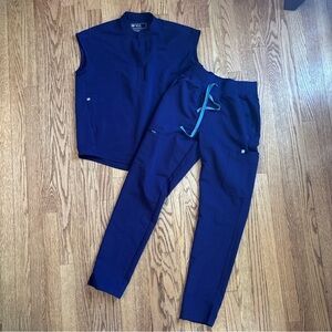 FIGS scrubs set Purple Yola Skinny bottoms (XS)  Rafaela Top (XXS)